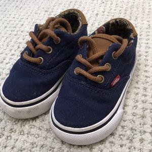 Vans lace up size 5
